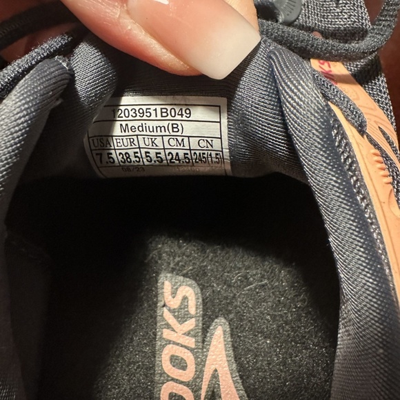 Womens Brooks Ghost Max Running Shoe Size 7.5, Black - Picture 4 of 11